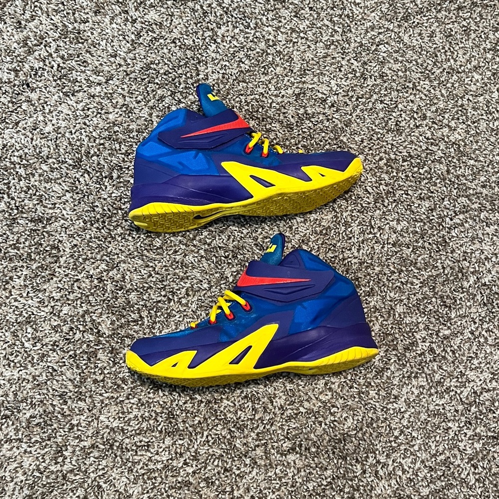 Nike Lebron Soldier VIII Basketball Shoes
